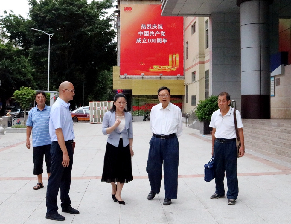 参观交流.jpg 参观交流.jpg