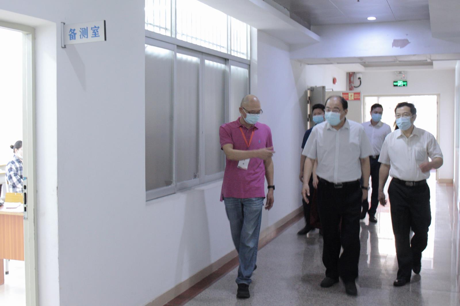 视察现场.jpg 视察现场.jpg