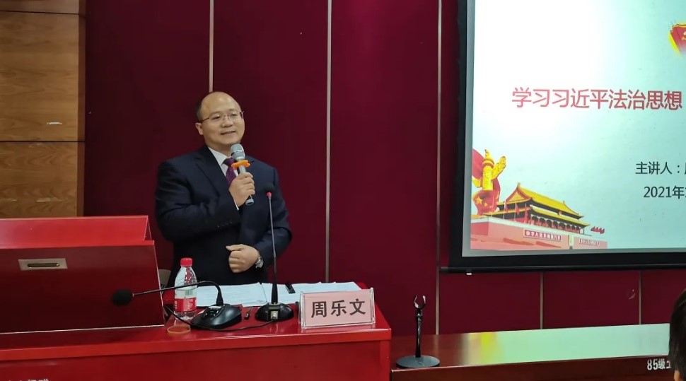 授课现场.jpg 授课现场.jpg