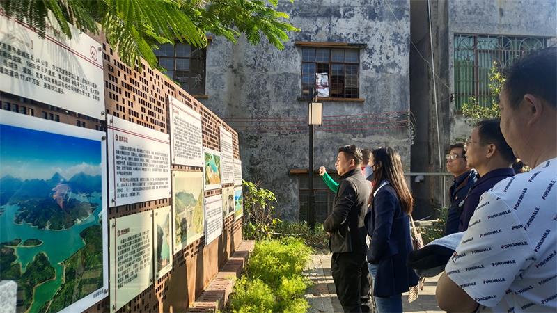 (选)苏联专家楼参观.jpg (选)苏联专家楼参观.jpg