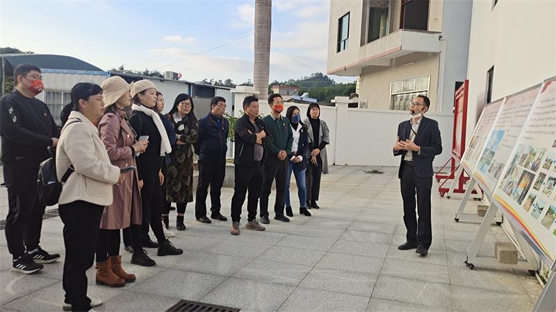 (选)横江村党群服务中心参观1.jpg (选)横江村党群服务中心参观1.jpg