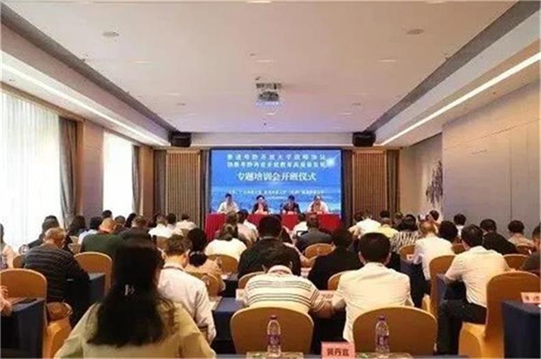 开班式现场.jpg 开班式现场.jpg