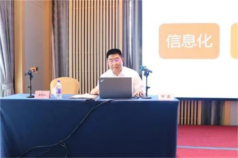 宋波副校长授课.jpg 宋波副校长授课.jpg