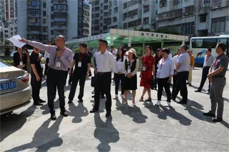 参观教学点(开放大学).jpg 参观教学点(开放大学).jpg