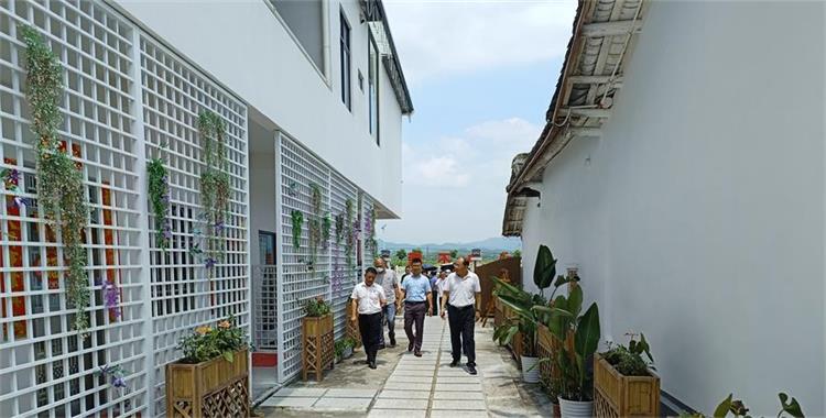 参观(2)_看图王.jpg 参观(2)_看图王.jpg