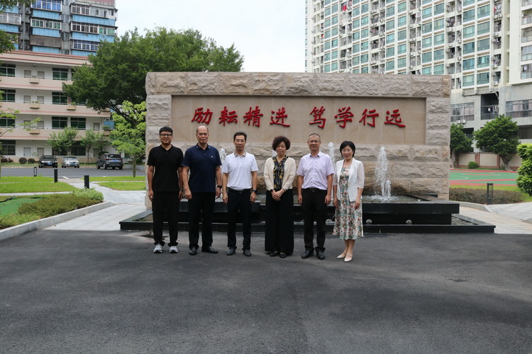 合影.jpg 合影.jpg