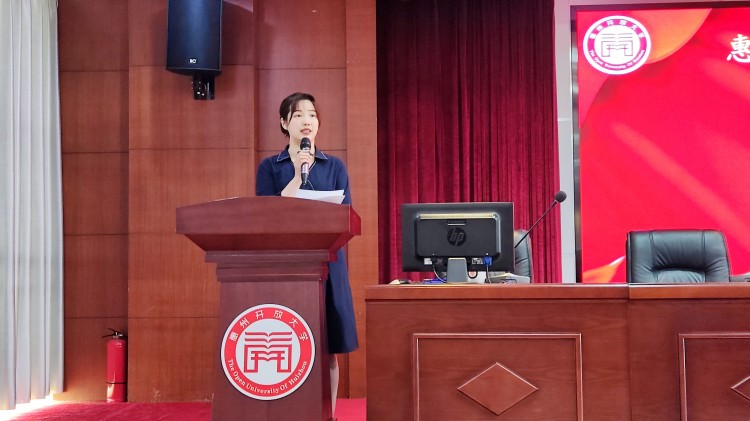 教师代表发言.jpg 教师代表发言.jpg